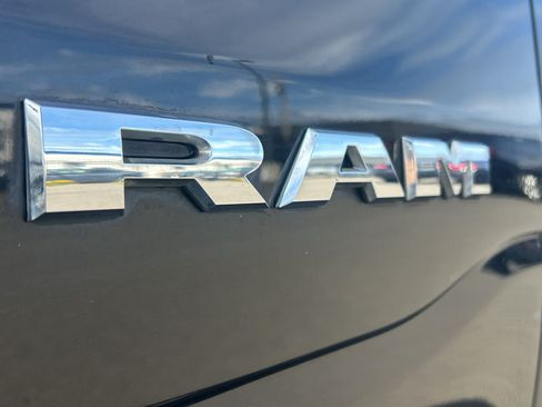 Used 2022 RAM 1500 Big Horn AWD/4WD image 6