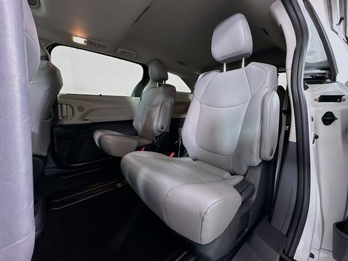 Used 2023 Toyota Sienna XLE image 26