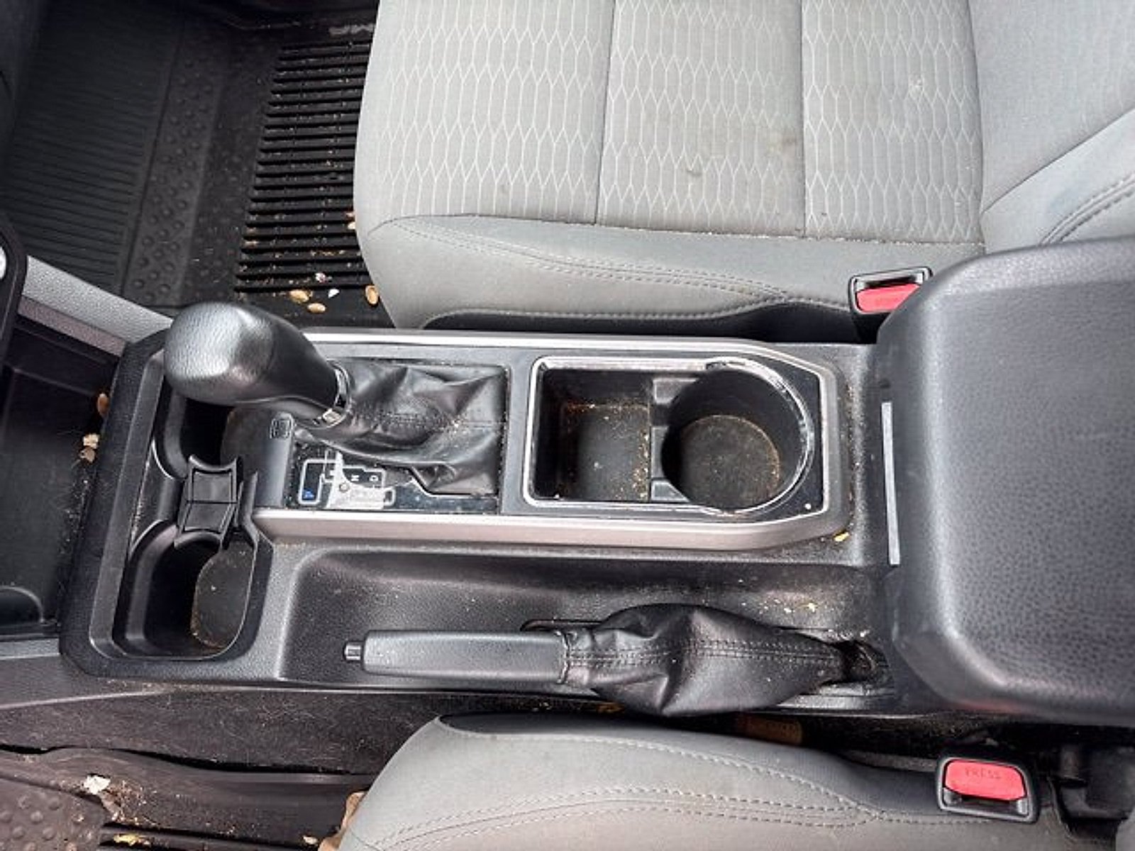 Used 2018 Toyota Tacoma SR5 AWD/4WD image 17