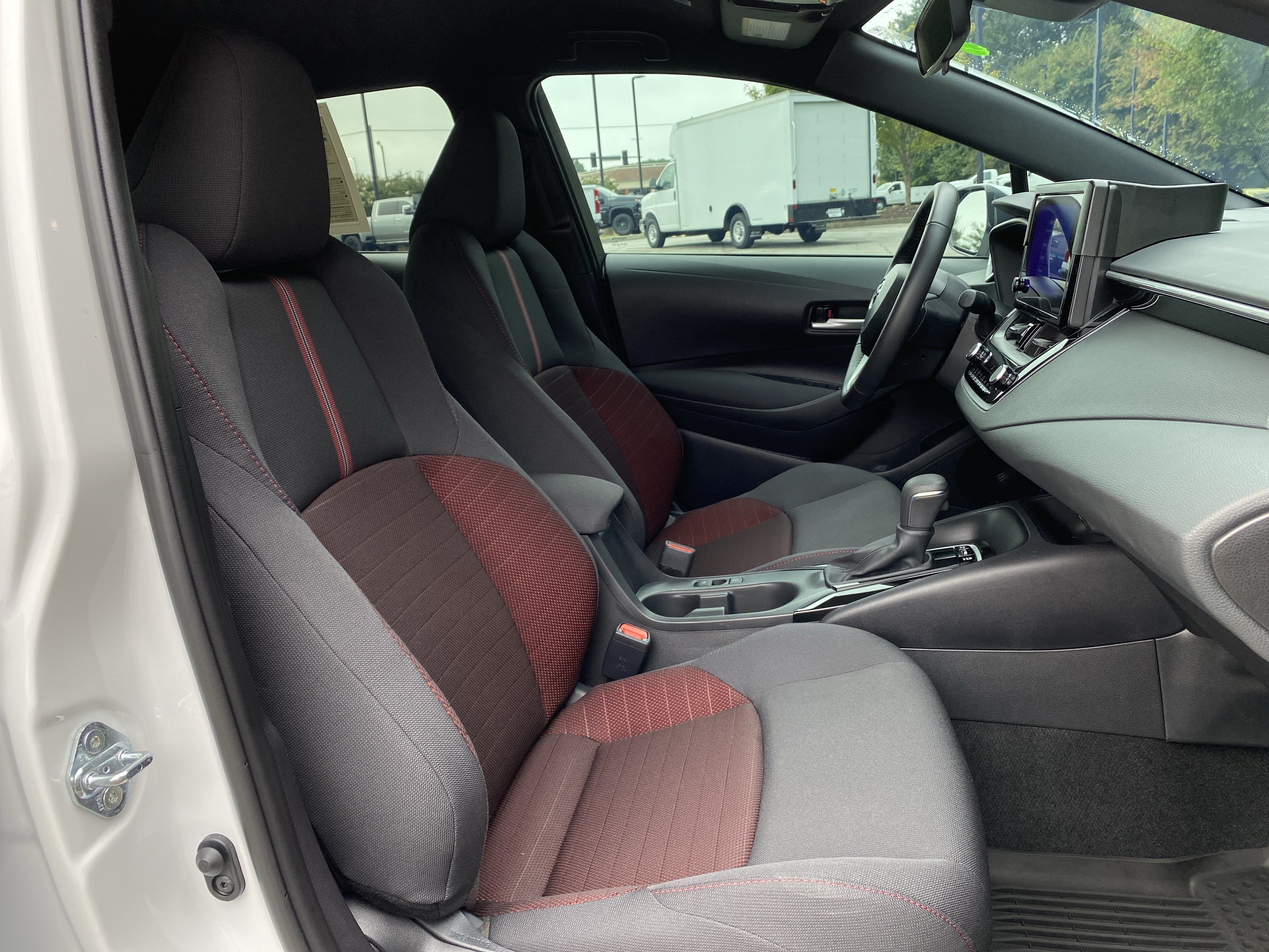 Used 2026 Toyota Corolla SE FWD image 32