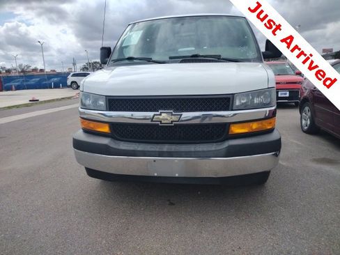 Used 2018 Chevrolet Express 2500 w/ Driver Convenience Package image 3