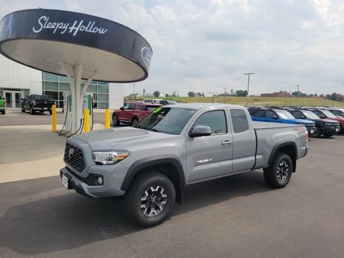Used 2020 Toyota Tacoma TRD Off-Road image 1