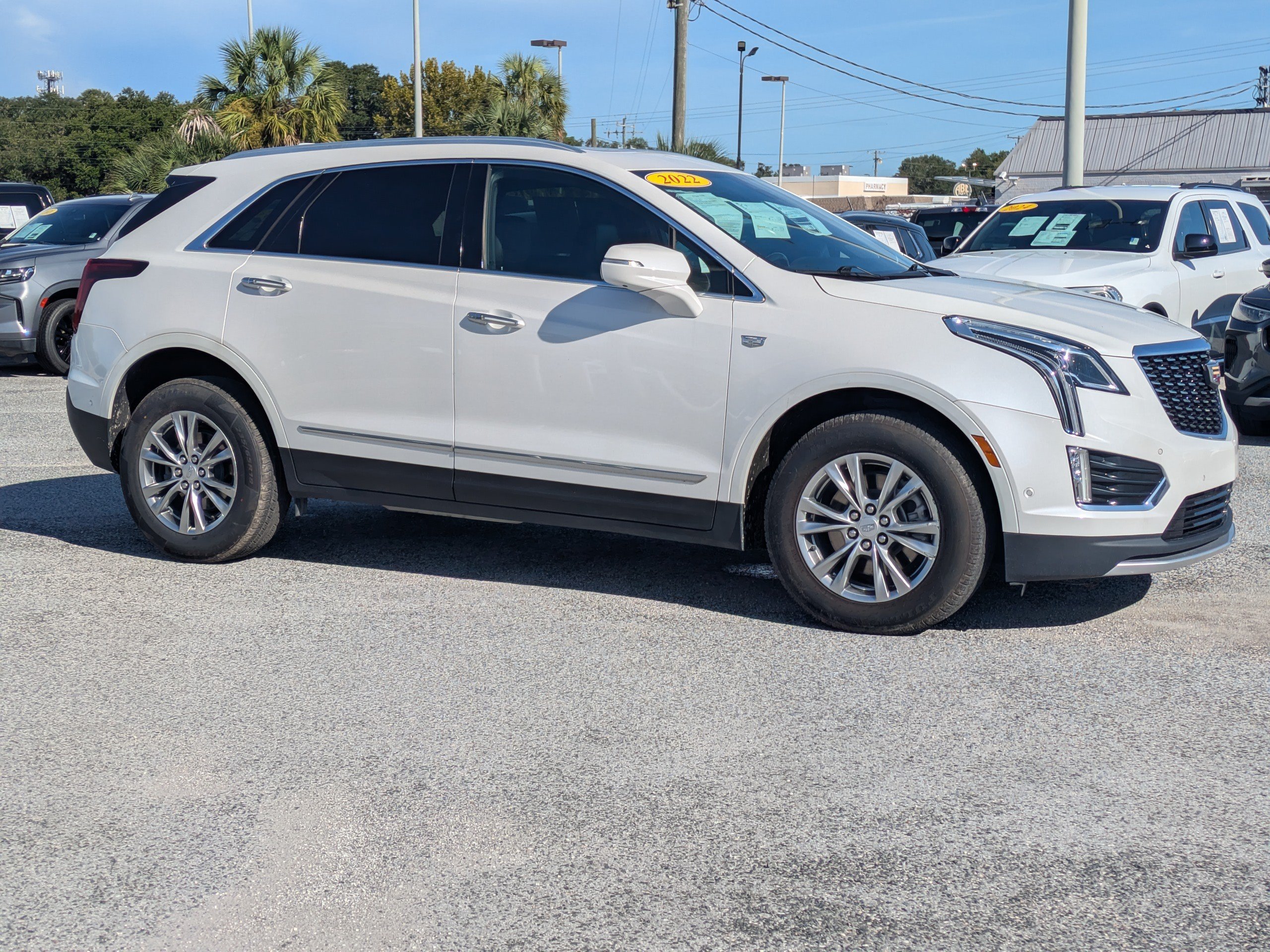 Used 2022 Cadillac XT5 Premium Luxury FWD image 2