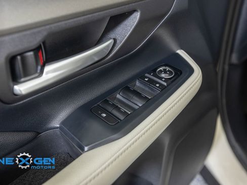Used 2024 Toyota Grand Highlander AWD image 12