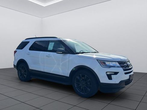 Used 2018 Ford Explorer XLT w/ Equipment Group 202A image 8