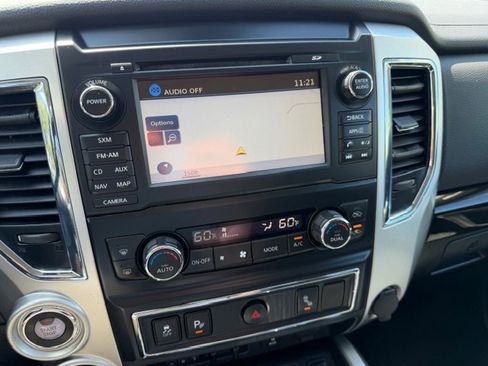 Used 2017 Nissan Titan SV image 20