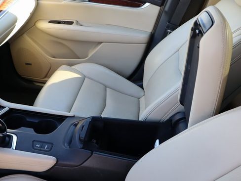 Used 2017 Cadillac XT5 Premium Luxury image 36