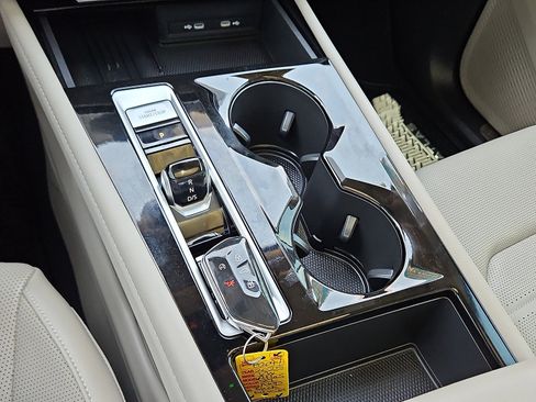 Used 2025 Volkswagen Atlas SEL image 15