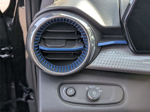 New 2026 Chevrolet Trax LT w/ Sunroof Package image 16