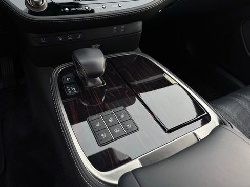 Used 2024 Lexus LS 500 AWD w/ Interior Upgrade Package image 18