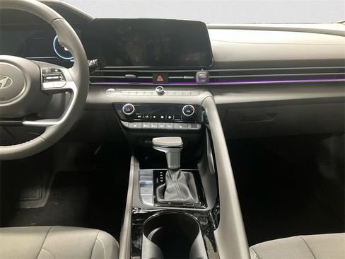 Certified 2024 Hyundai Elantra SEL w/ Convenience Package image 11