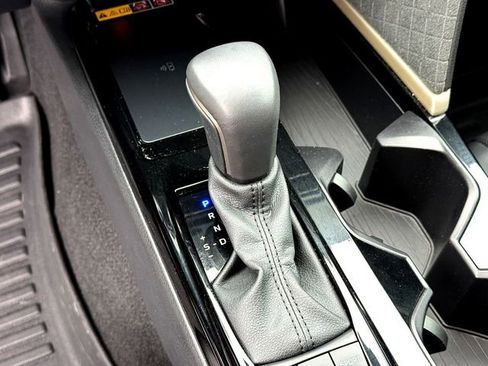 Used 2025 Toyota Camry XLE image 18