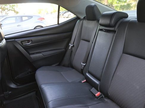 Used 2018 Toyota Corolla SE image 15