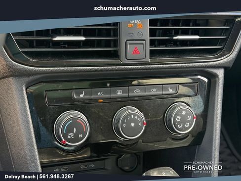 Used 2023 Volkswagen Taos SE w/ Panoramic Sunroof Package FWD image 23