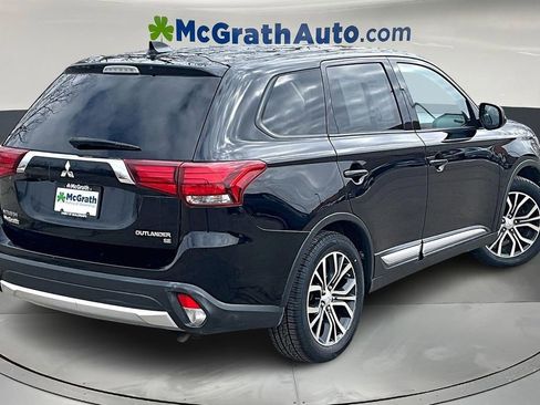 Used 2017 Mitsubishi Outlander SE image 6