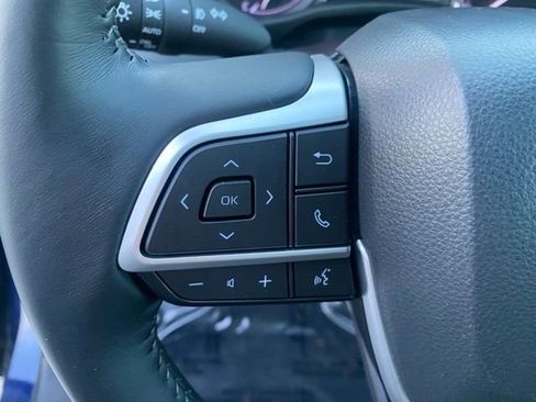 Certified 2022 Toyota Highlander XLE image 25