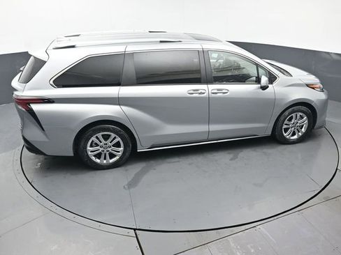 Certified 2023 Toyota Sienna Platinum image 51