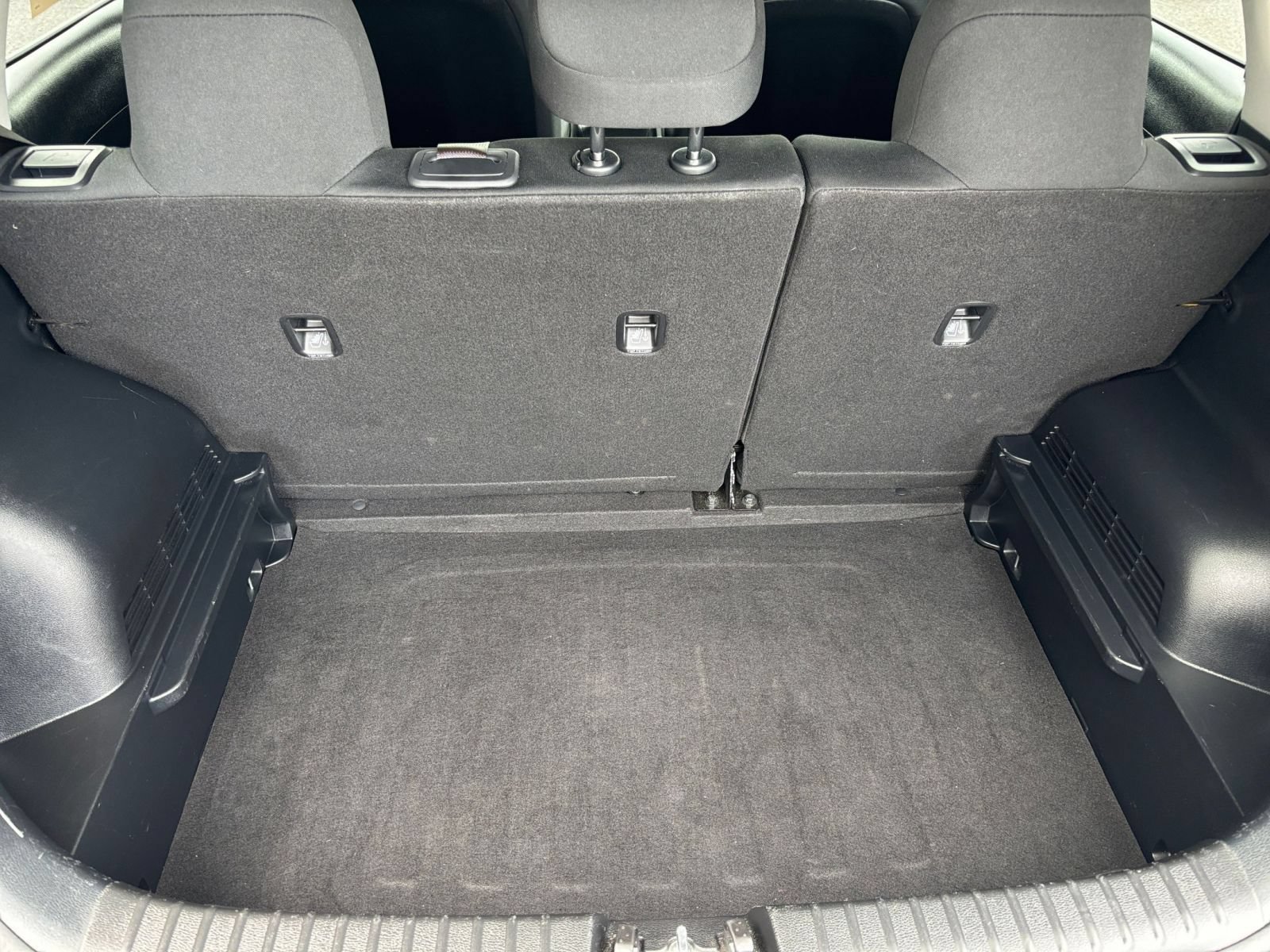 Used 2025 Kia Soul LX w/ LX Technology Package FWD image 25