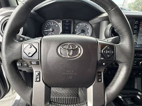 Used 2021 Toyota Tacoma TRD Off-Road w/ TRD Premium Off Road Package AWD/4WD image 25