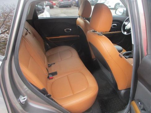 Used 2016 Kia Soul ! w/ Premium Package image 9