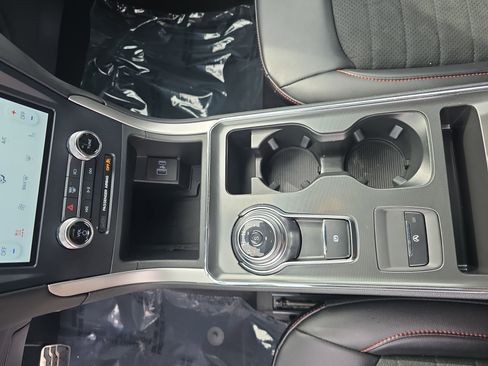 Used 2024 Ford Edge ST-Line image 25