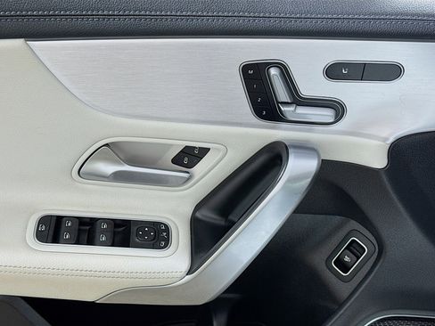 Used 2021 Mercedes-Benz CLA 250 4MATIC image 21