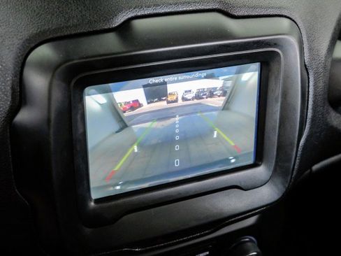 Used 2019 Jeep Renegade Latitude image 18