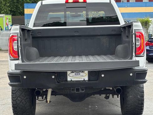 Used 2018 GMC Sierra 1500 SLT w/ SLT Preferred Package AWD/4WD image 10