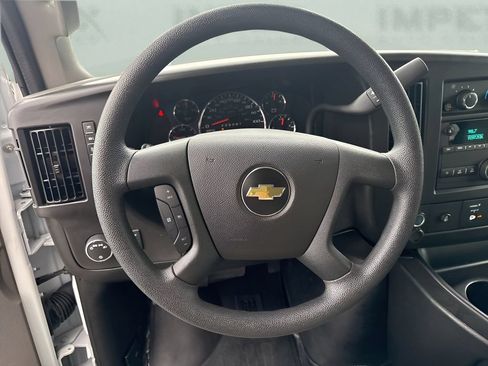 Used 2025 Chevrolet Express 3500 LT w/ LT Preferred Equipment Group RWD image 13