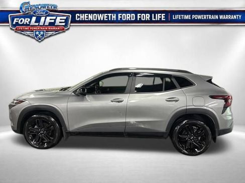 Used 2024 Chevrolet Trax ACTIV w/ Sunroof Package FWD image 2