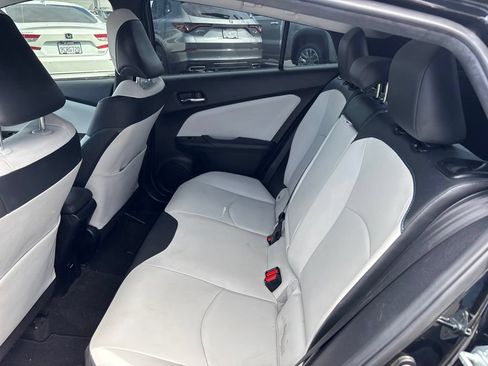 Used 2016 Toyota Prius Three Touring FWD image 11