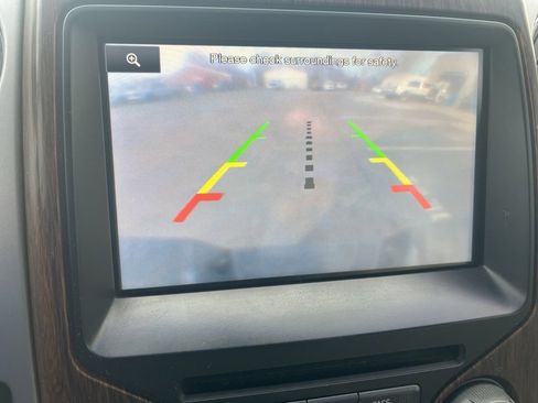 Used 2013 Ford F150 Lariat w/ Lariat Chrome Pkg image 14