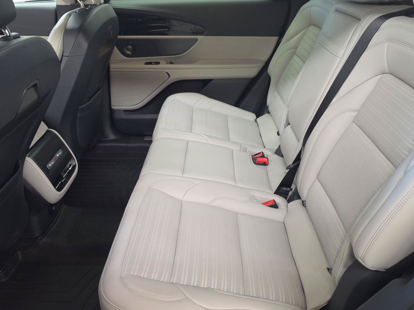Certified 2026 Lincoln Nautilus Reserve w/ Jet Appearance Package AWD/4WD image 7