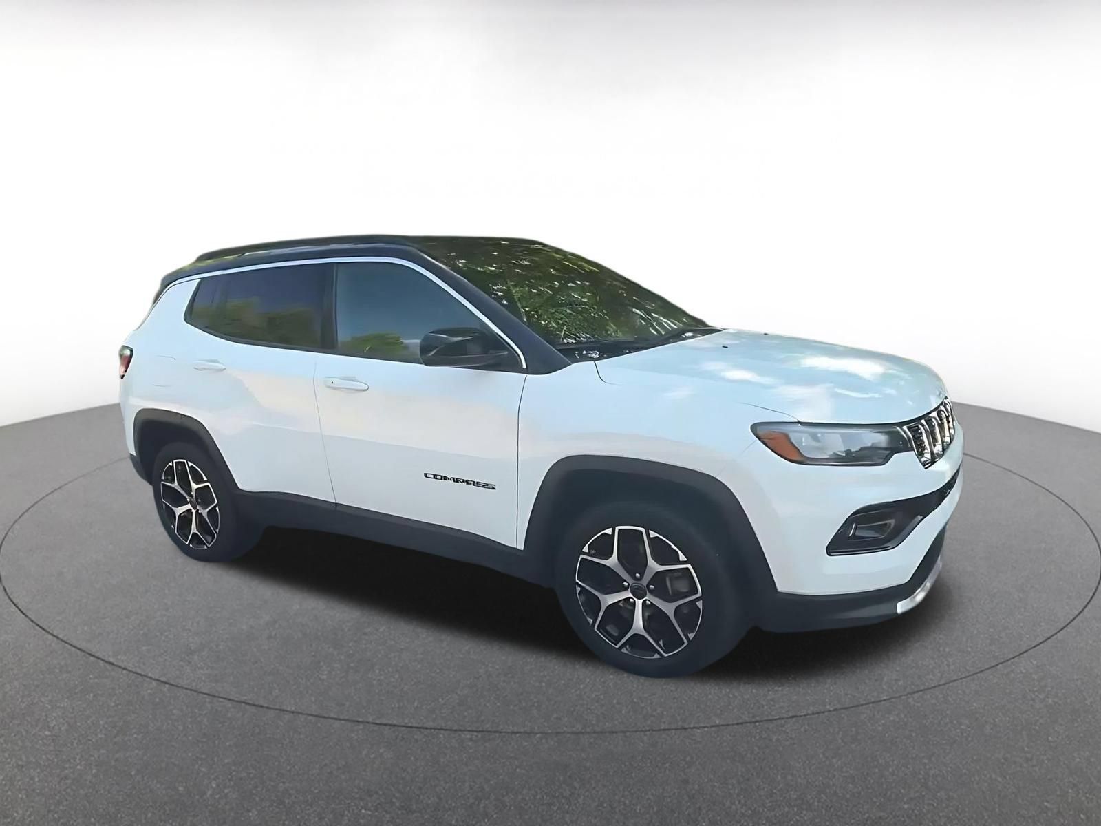 Used 2025 Jeep Compass Limited AWD/4WD image 2