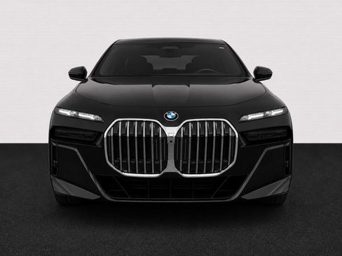 Used 2023 BMW 740i w/ Executive Package RWD image 2