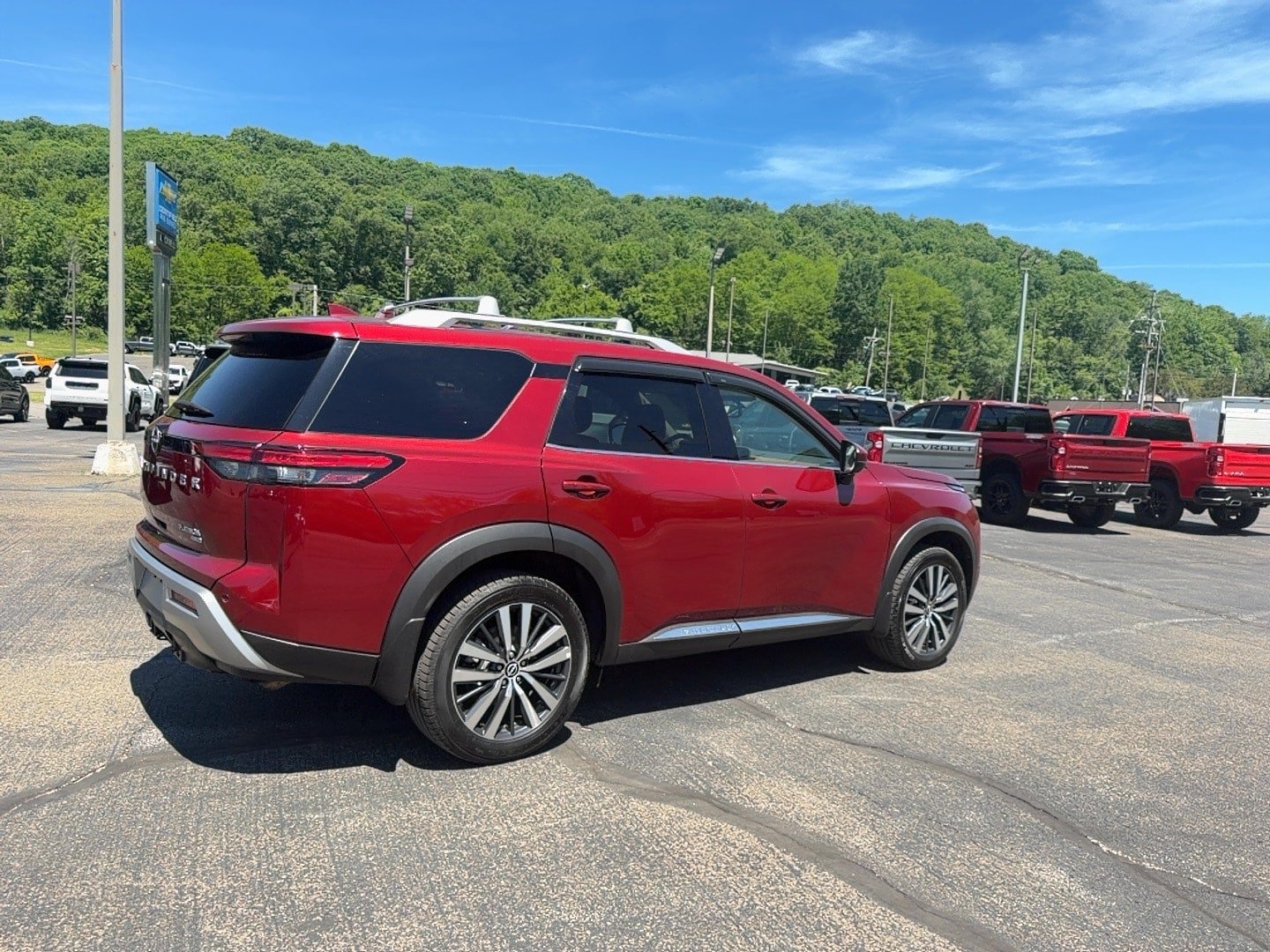 Used 2022 Nissan Pathfinder Platinum w/ Cargo Package AWD/4WD image 5