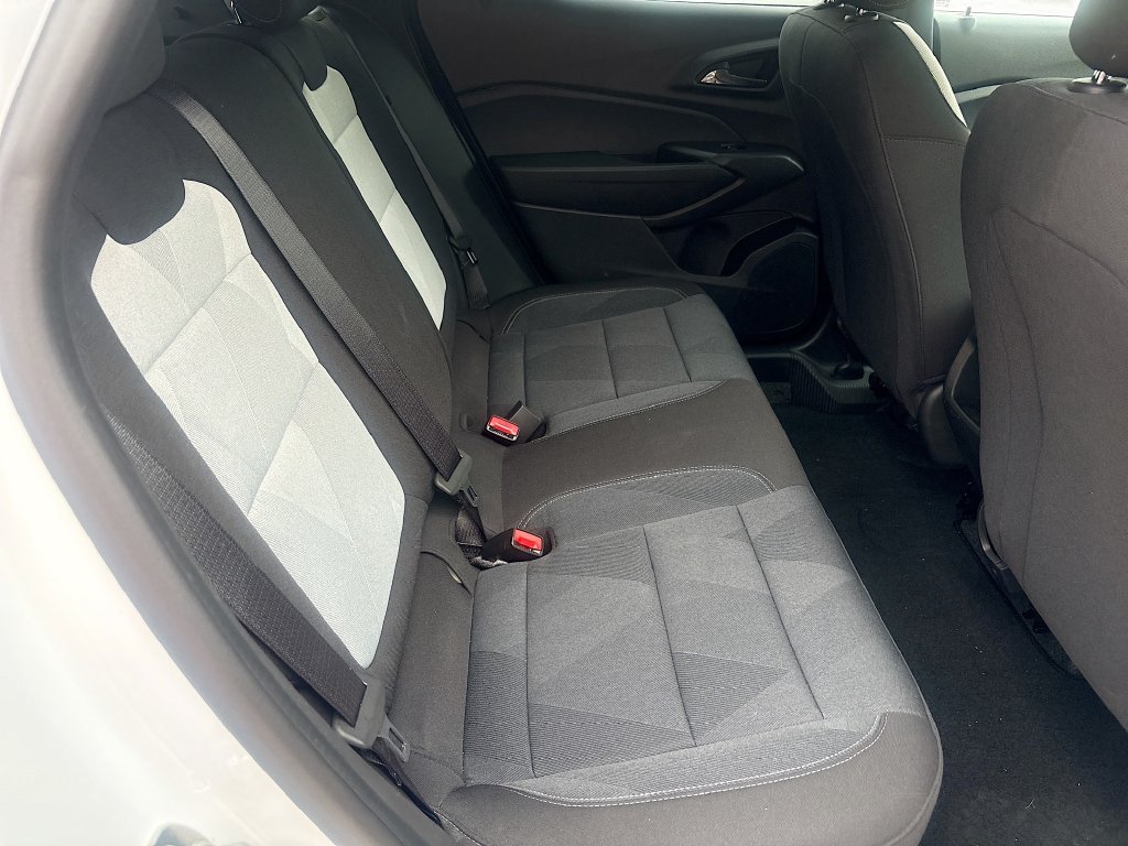 Used 2026 Chevrolet Trax RS FWD image 25