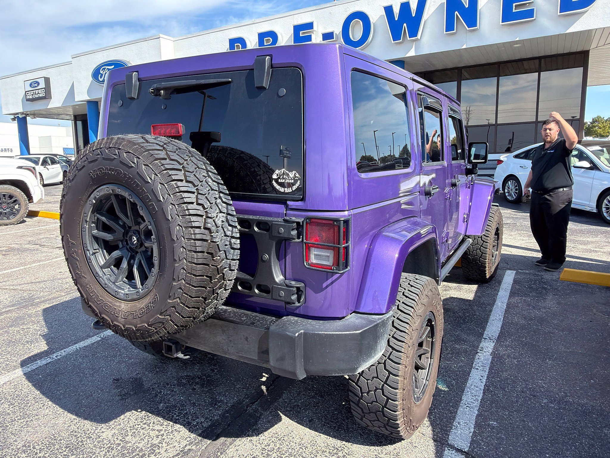 Used 2018 Jeep Wrangler Unlimited Sahara AWD/4WD image 3