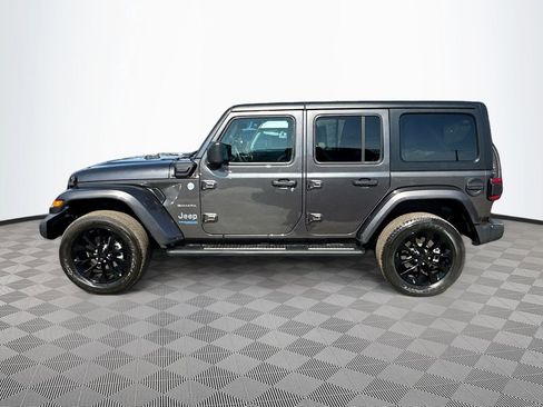 Used 2021 Jeep Wrangler Unlimited Sahara w/ Cold Weather Group AWD/4WD image 9
