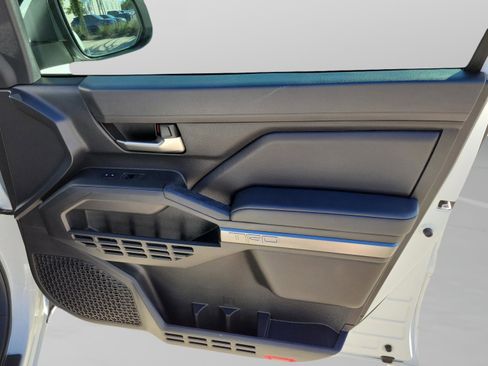 Certified 2025 Toyota Tacoma TRD Off-Road image 28