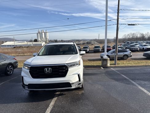 Used 2023 Honda Pilot Touring image 7