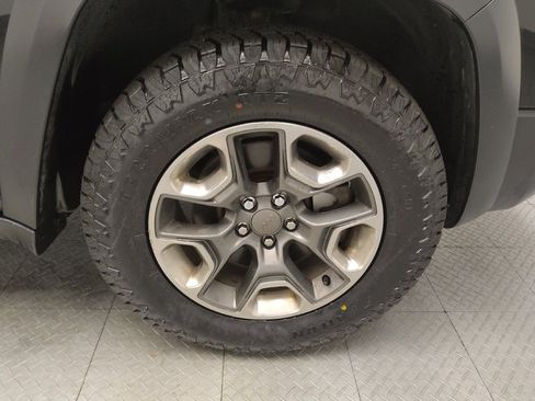 Used 2019 Jeep Cherokee Trailhawk w/ Comfort/Convenience Group AWD/4WD image 31