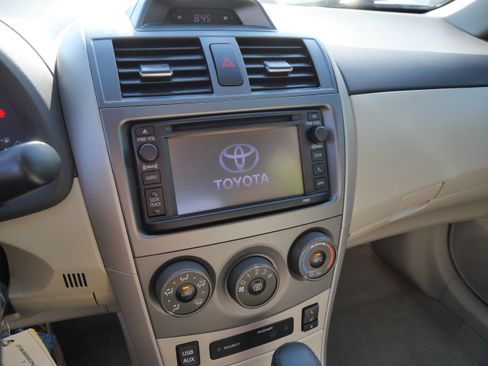 Used 2013 Toyota Corolla LE Special Edition FWD image 22
