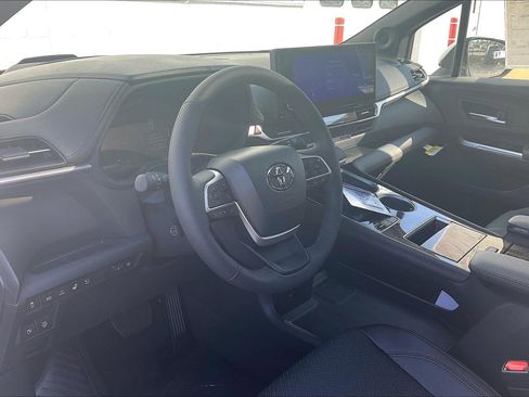New 2026 Toyota Sienna Platinum image 7