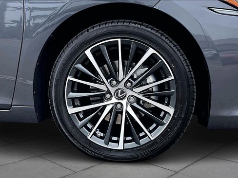 Certified 2024 Lexus ES 300h w/ Premium Package image 10