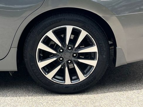 Used 2017 Nissan Altima 2.5 SL w/ Moonroof Package FWD image 11