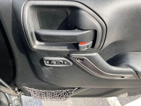 Used 2018 Jeep Wrangler Unlimited Sahara image 10