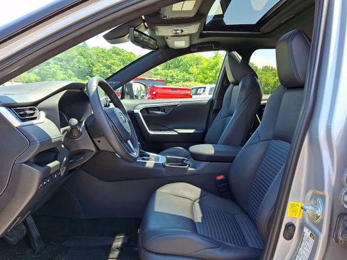 Used 2021 Toyota RAV4 XSE AWD/4WD image 17