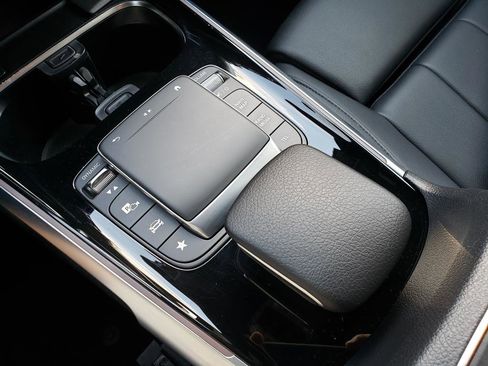 Used 2023 Mercedes-Benz GLB 250 4MATIC image 25