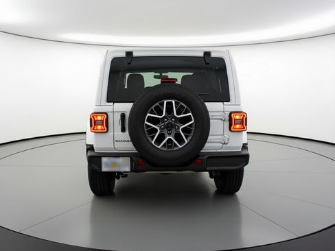 Used 2025 Jeep Wrangler Unlimited Sahara AWD/4WD image 7